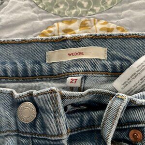 Levis Wedgie Size 27